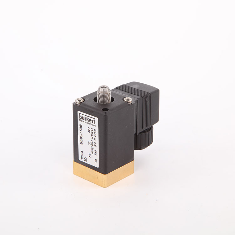 Bobina per solenoide a getto a impulso